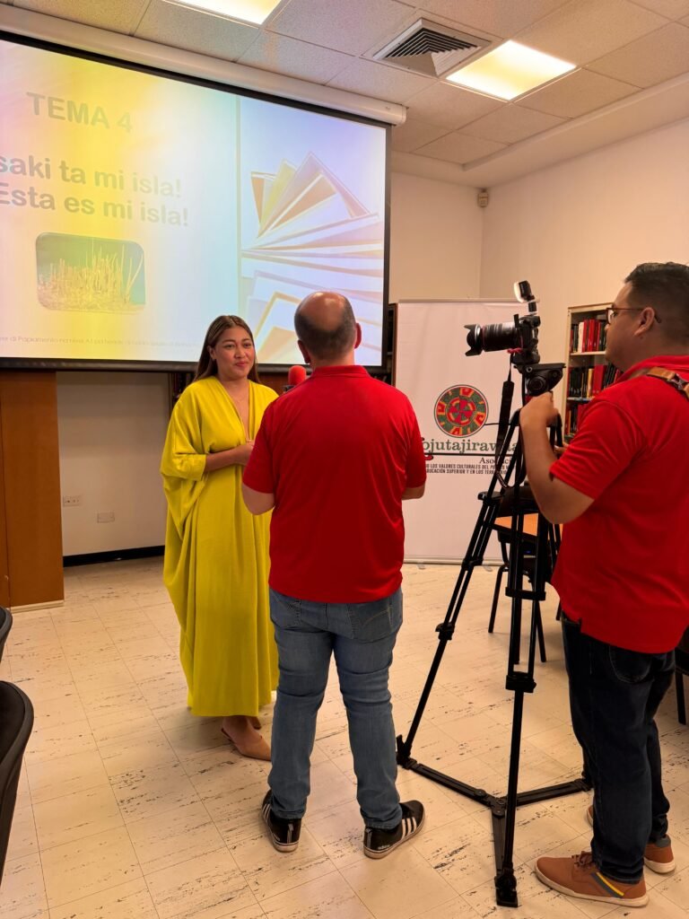 En entrevista con Tele Aruba para 24Ora en los Talleres de Papiamento en 2024
