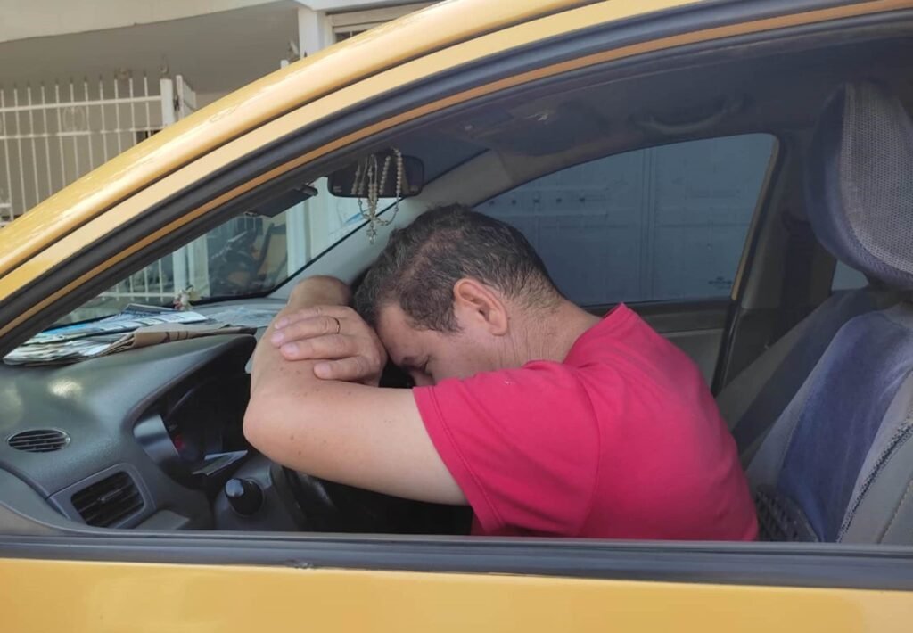 Hacerse el muerto fue la decisión sin pensarlo que tomó el taxista y le resulto