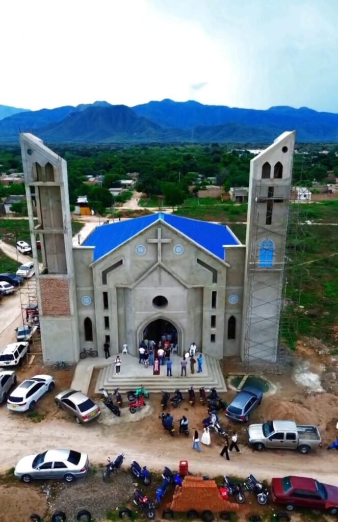 Templo en construcción del Centro Patoral Divino Niño