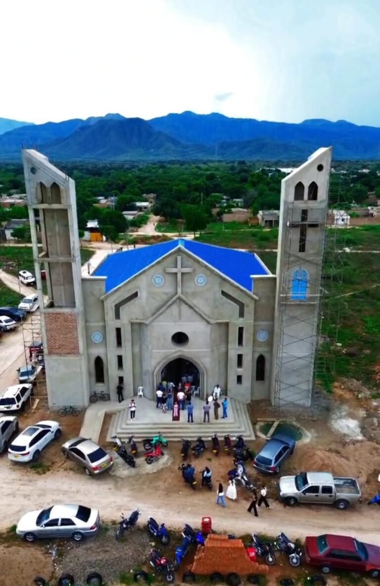 Templo en construcción del Centro Patoral Divino Niño
