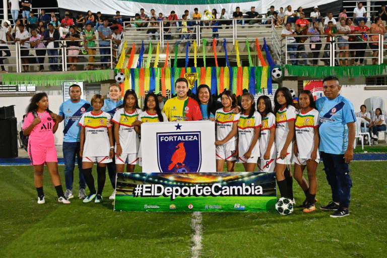 Administración municipal de Hatonuevo inauguró el Campeonato El Deporte Cambia con la entrega de más de 400 uniformes