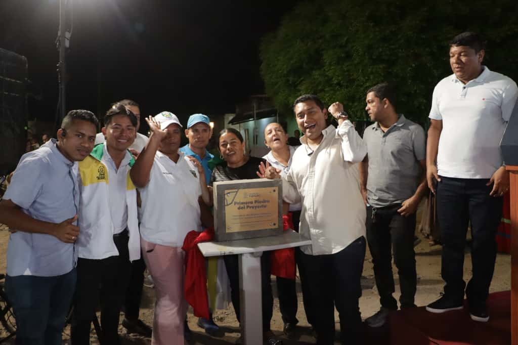Primera piedra de la pavimentación en Santo Domingo, Santa Isabel y alrededores de la terminal de transportes en Maicao