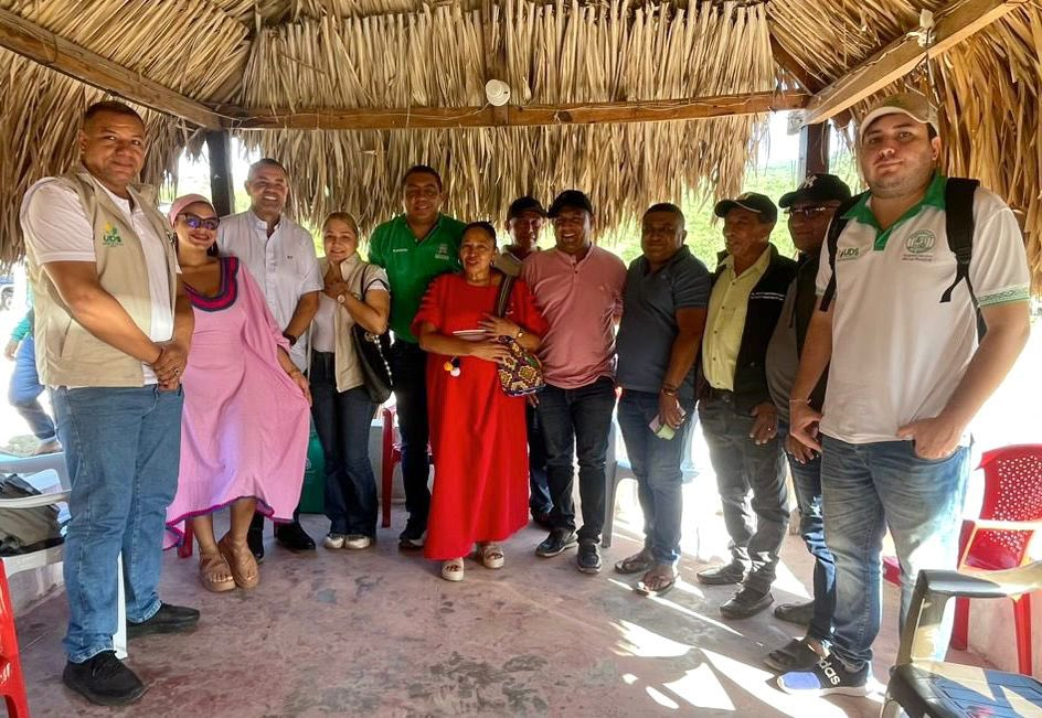 Gobierno Departamental evita bloqueo de la vía nacional en Hatonuevo gracias al diálogo social