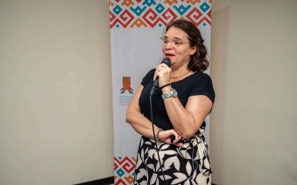 Flavia Fernández Arizmendi, docente de la Facultad de Ciencias Económicas y Administración de la Universidad de la República (Uruguay), durante su ponencia