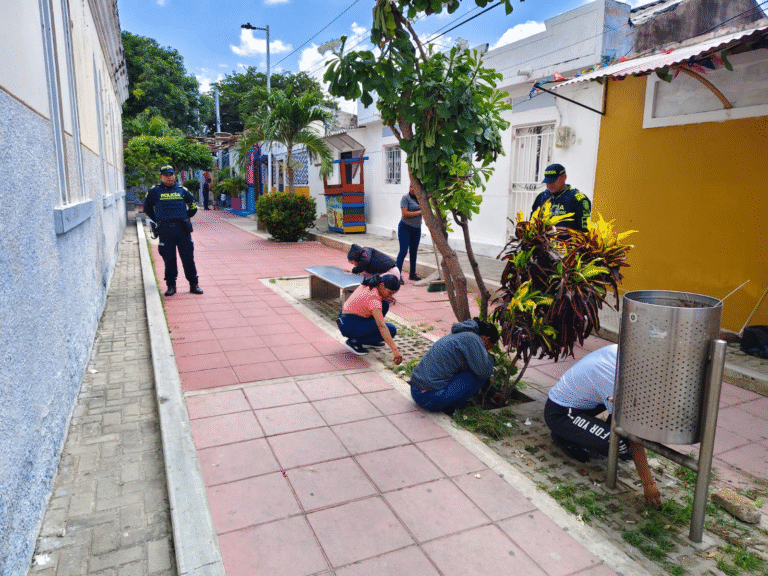 Policía Nacional adelantó jornada de embellecimiento en zonas turísticas de Riohacha