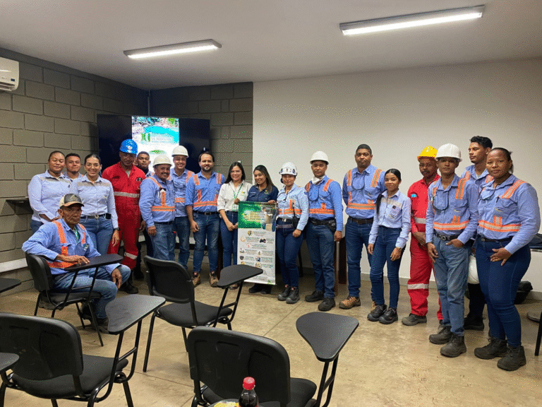 Adelantan taller sobre gestión de residuos peligrosos en Puerto Brisa, Dibulla