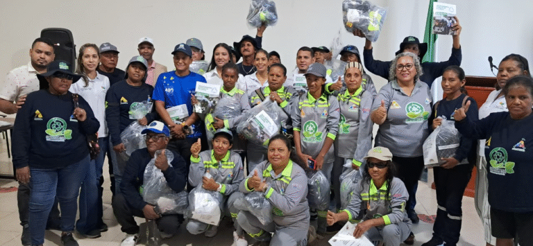 Corpoguajira fortalece la actividad de recicladores en Riohacha