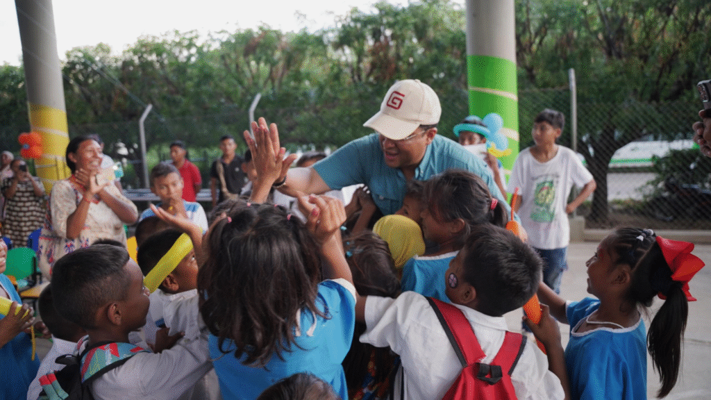 El gobernador Jairo Aguilar le cumple a la educación en El Molino, Barrancas y Hatonuevo