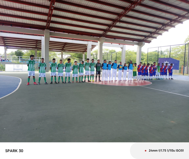 Instituto Departamental de Deportes de La Guajira celebra la clasificación del equipo de fútbol salón en la fase regional juegos Intercolegiados