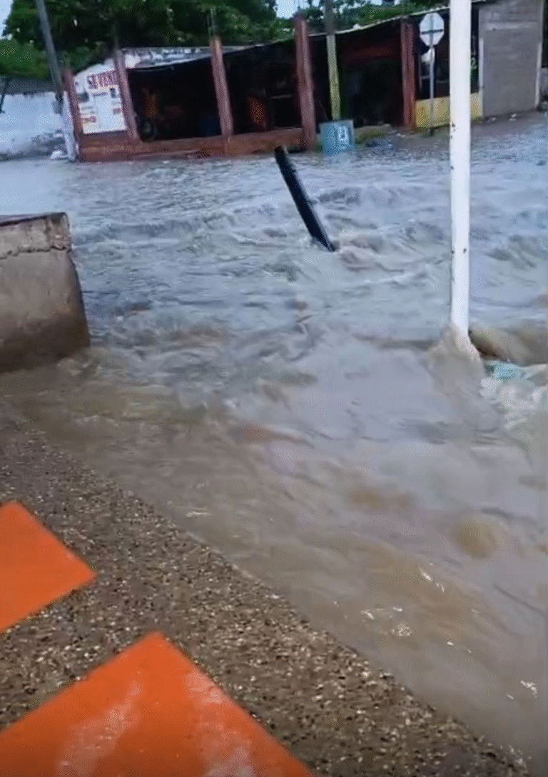Aguacero dejó emergencias en Riohacha