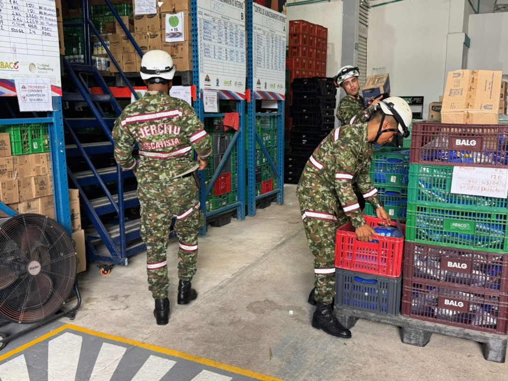 Ejército Nacional realiza clasificación y empaque de ayudas humanitarias que serán entregadas en La Guajira