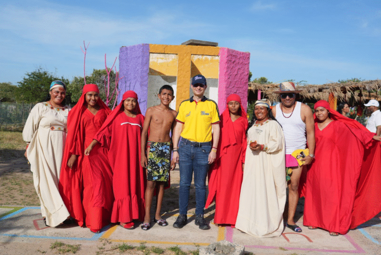 “Mientras un trabajador gana $1,4 millones, un preso nos cuesta $2,7 millones”: precandidato presidencial Felipe Córdoba en visita a La Guajira