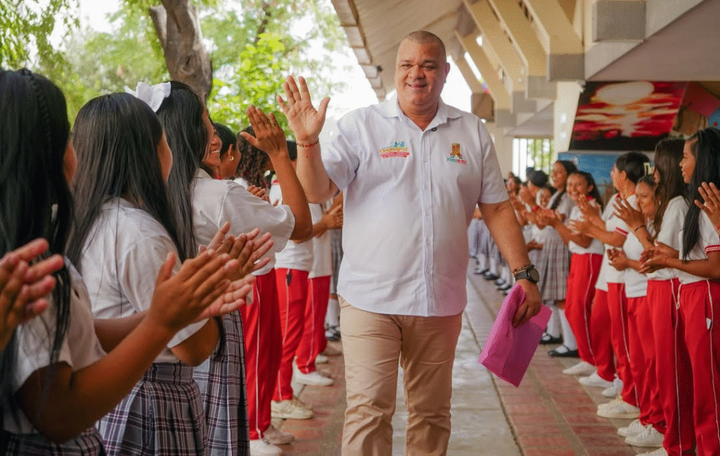 “Es fundamental que nuestros jóvenes salgan del colegio con una ruta clara hacia la educación superior”: Carlos Arturo Robles Julio