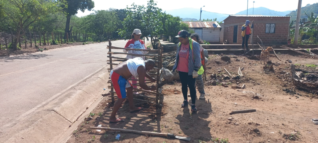 Realizaron jornada de siembra de árboles frutales en Albania