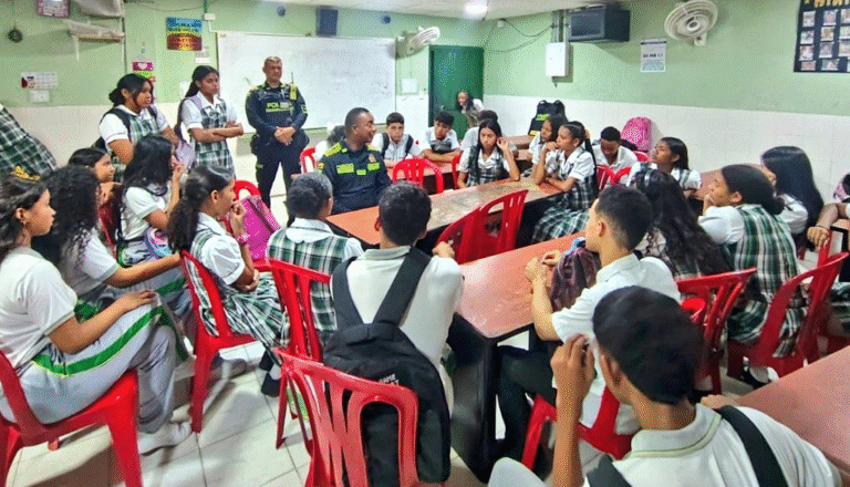 Policía Nacional realizó encuentro de prevención en institución educativa de Riohacha