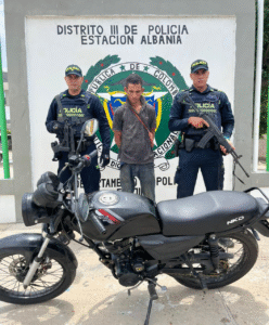 Manejaba en Albania una moto reportada como robada en Riohacha