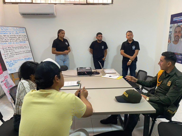 Policía de La Guajira participa en mesa de coordinación del proyecto Guardianes de los Mangles en Riohacha