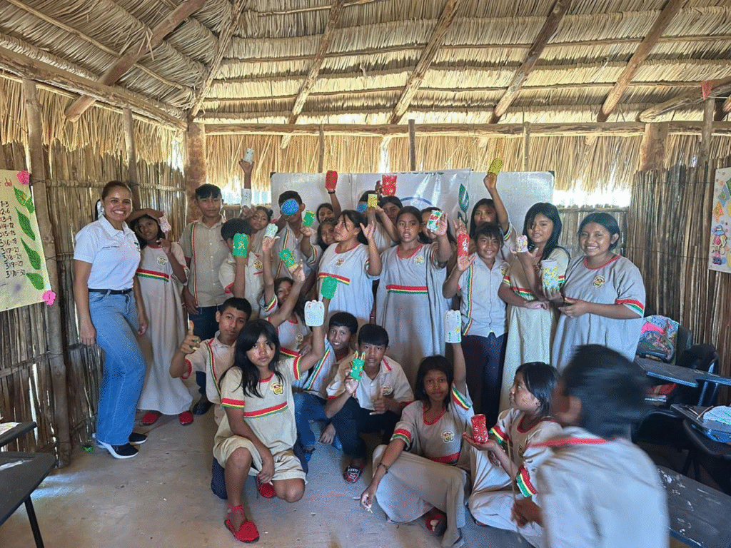 Taller de reciclaje fomenta conciencia ambiental en estudiantes de Uribia