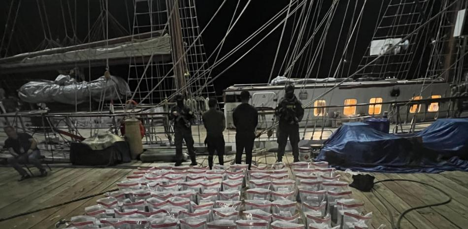 Policía Nacional incauta 1,7 toneladas de cocaína en el mar Caribe: alcaloide salió desde La Guajira