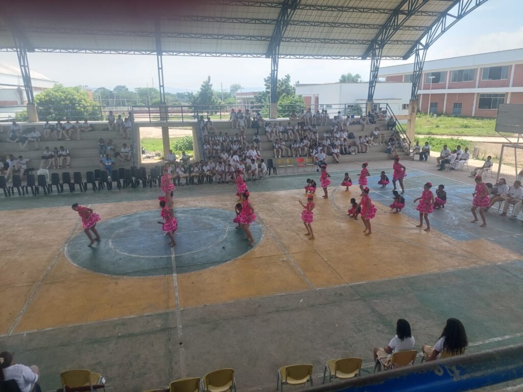 Baile 2025 presentado por los educandos de la Institución Educativa Remedios Solano, sede Nuestra Señora del Pilar, en Barrancas Guajira.