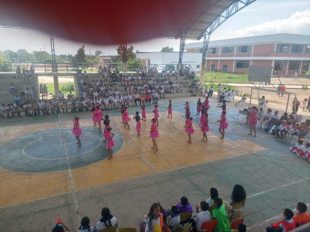 Baile 2025 presentado por los estudiantes de la Institución Educativa Remedios Solano, sede Nuestra Señora del Pilar, en Barrancas Guajira.