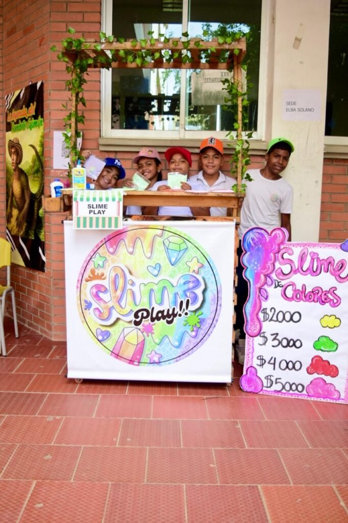Estudiantes de la Sede Elba Solano, presentaron su Proyecto Empresarial Slime Play