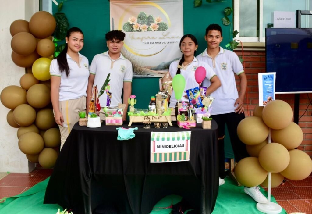 Estudiantes del Grado 10 - 03, presentaron su Proyecto Empresarial Minis Delicias