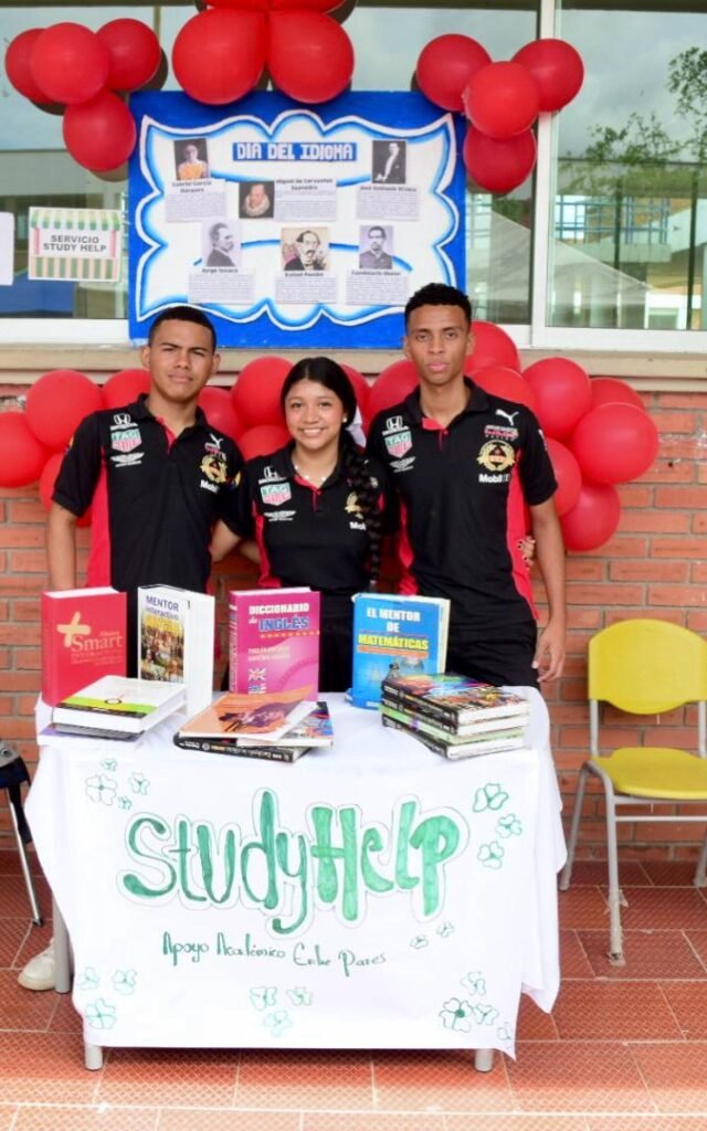 Estudiantes del Grado 11 - 03, presentaron su Proyecto Empresarial Study Help