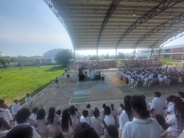 La Institución Educativa Remedios Solano, celebró el día de San Francisco de Asis, en Barrancas Guajira.-