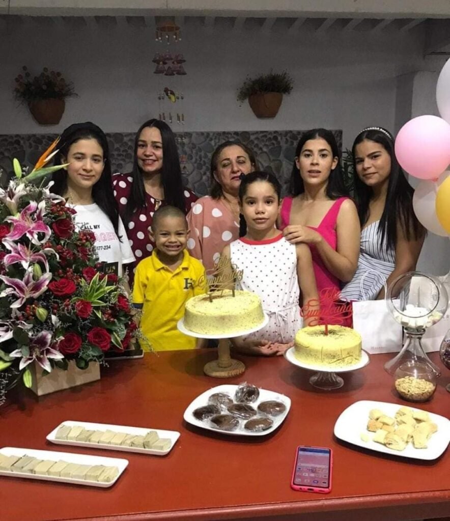 Yacira Raad acompañada de sus familiares y amigos en Distracción Guajira