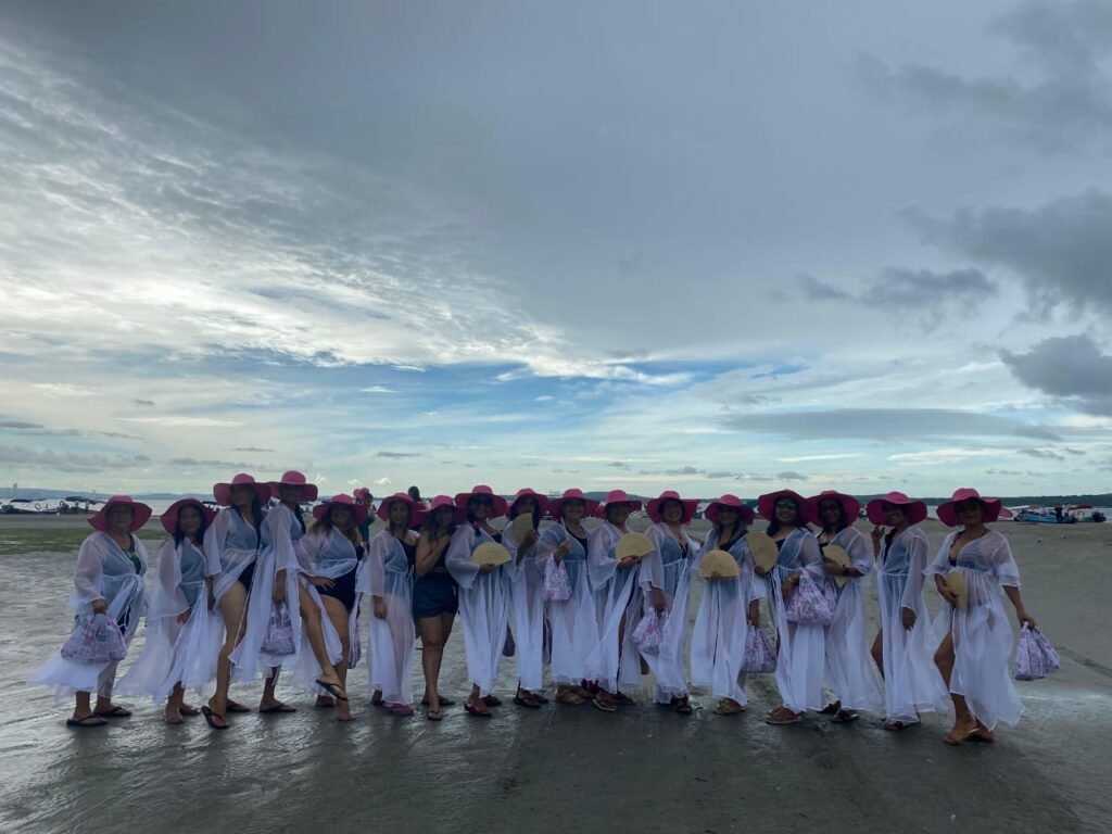 La promoción 1991 de la Institución Educativa Roigs y Villalba, disfrutando de unas vacaciones en las playas de Boca Grande en la ciudad de Cartagena.