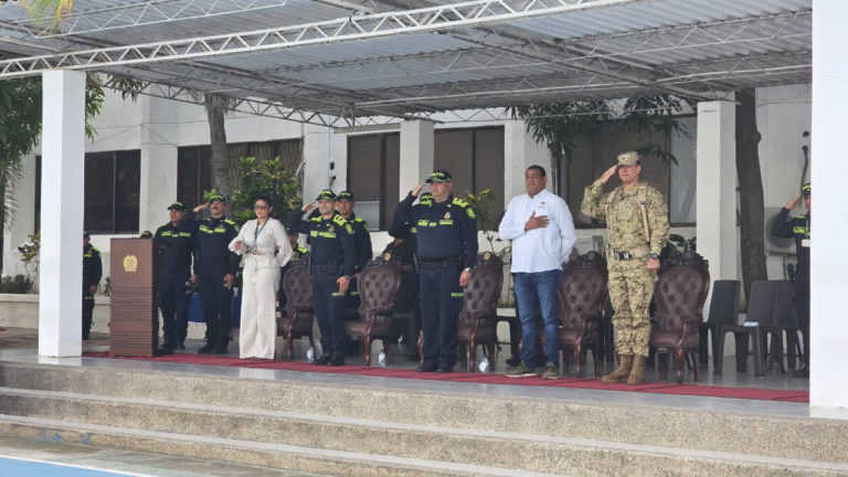 Nuevos auxiliares de Policía juran servir a la patria en La Guajira