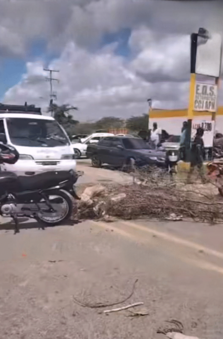 Wayuu murió en choque y su familia bloqueó la vía entre Maicao y Riohacha