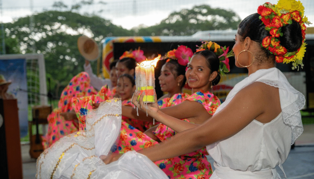 Estudiantes de Uniguajira presentan una muestra folclórica durante la Semana de la Paz 2025.