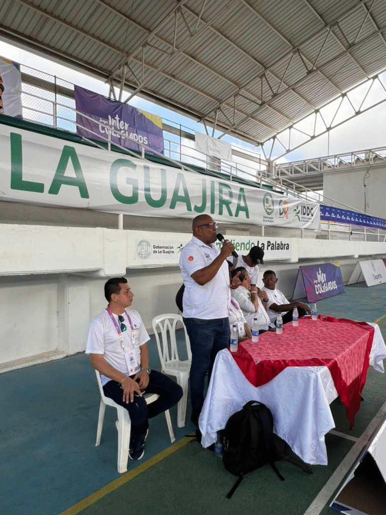 Gobernador Jairo Aguilar celebra clasificación de equipo masculino juvenil de fútbol de salón a la fase nacional de los Juegos Intercolegiados