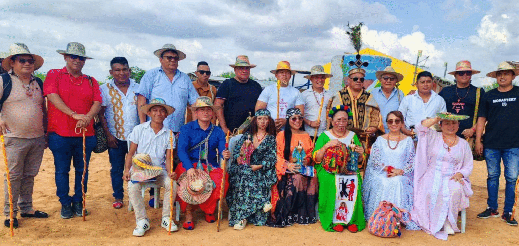 Foto: Ana González. Creadores de contenido wayuu, Alcaldesa de Albania; Nera Robles, Secretario de Gobierno de la Alcaldía de Uribia; Rene Alberto Lindarte, Ana Iguaran, Rectora de la Institución Educativa de Ipapule., Isidro Ibarra Fernández; Rector de la Institución.