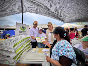 Más de 2.000 habitantes del asentamiento Sector Esperanza recibieron atención nutricional y protección en la jornada “Unidos por la Salud de Uribia”