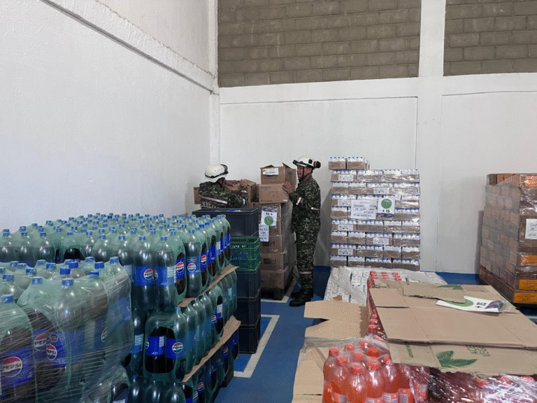 Ingenieros Militares apoyaron el empaque de 1.200 kilos de alimentos para comunidades vulnerables en La Guajira