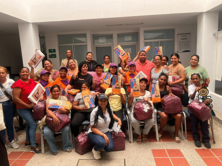 Alcaldía de Riohacha y DIAN entregaron donaciones a mujeres emprendedoras y población vulnerable