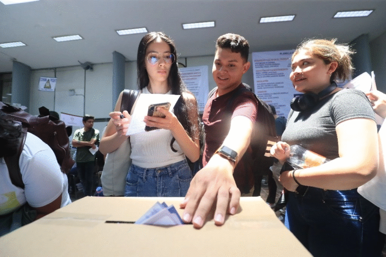 VOTO JOVEN, IMPACTO CERO: EL RIESGO DE LOS CONSEJOS DE JUVENTUD SIMBÓLICOS