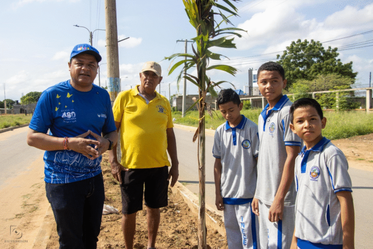Alcalde de Riohacha, Genaro Redondo, impulsa acciones para embellecer la ciudad con limpieza y siembra de palmeras