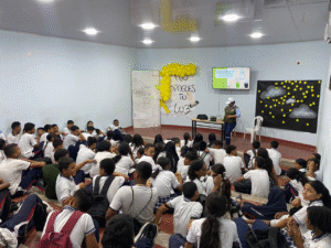Corpoguajira y recicladores de Riohacha promueven conciencia ambiental en estudiantes del Liceo Almirante Padilla