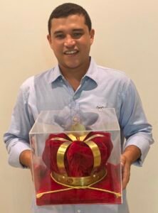 Juancho Rois Dereix, recibió la corona de exaltación a su padre Juancho Rois