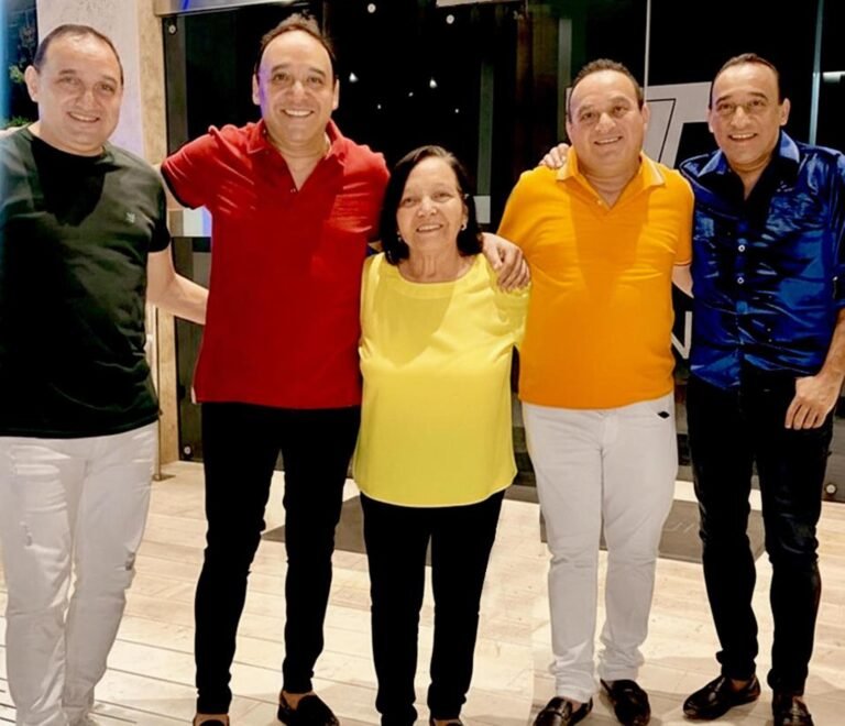 Rodolfo, José Alfonso, Raúl y Gustavo Maestre Molina, con su progenitora Elsa Molina, homenajeados en Patillal