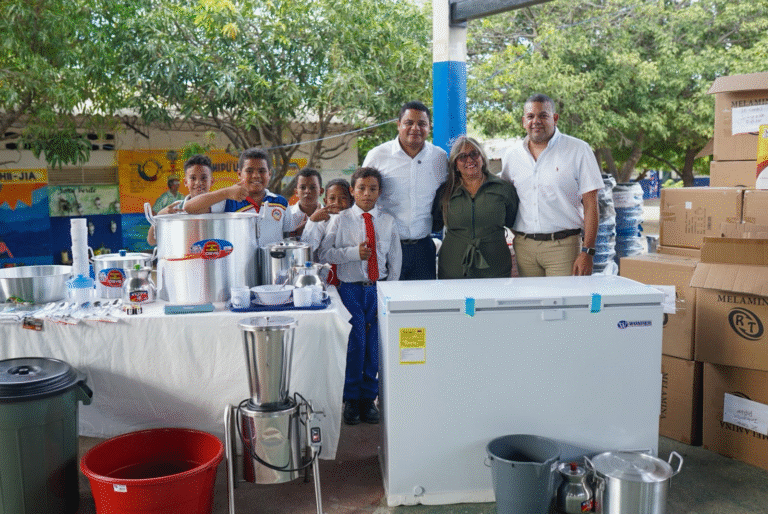 Alcaldía de Riohacha y Ecopetrol entregan dotación para fortalecer alimentación escolar en el Centro de Integración Popular