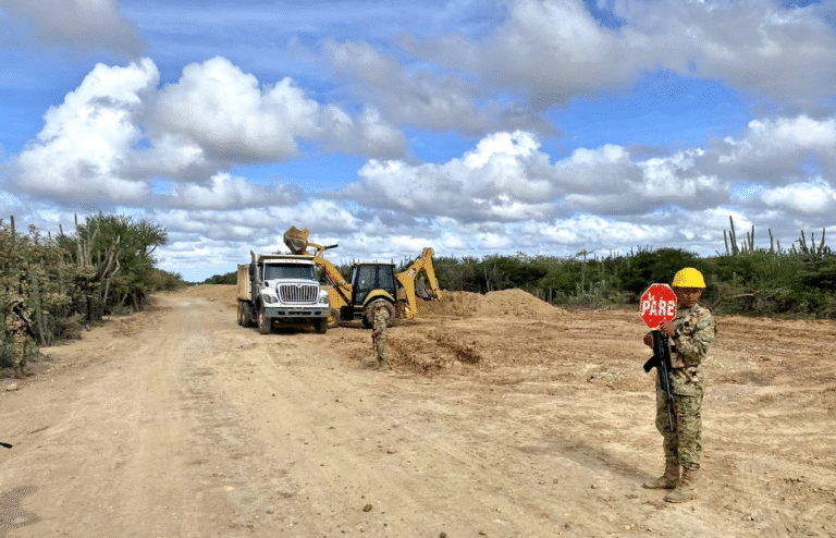 Ejército Nacional avanza en la construcción de 1.680 metros de terraplén en comunidad indígena de Manaure