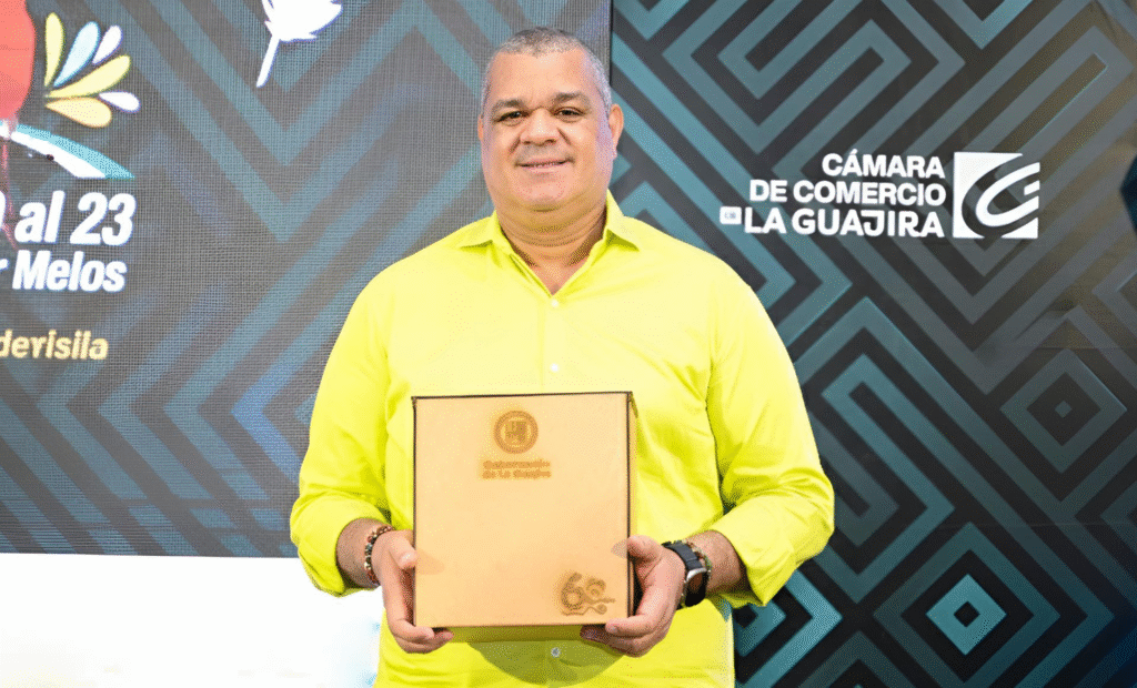 Rector y graduados Uniguajira son reconocidos por su aporte al desarrollo regional 