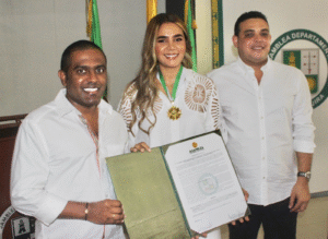Asamblea Departamental entrega Medalla Luis Antonio Robles a la periodista Rita Pimienta por su aporte al periodismo guajiro