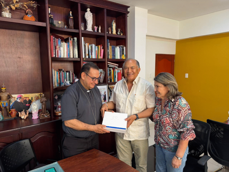 Amylkar Acosta donó $20 millones a la Diócesis de Riohacha para la construcción de una iglesia en Monguí