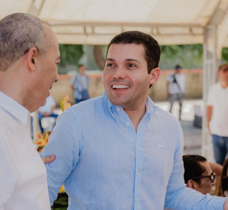 El congresista Juan Loreto Gómez ha estado activo participando recientemente en eventos en el municipio de Uribia, Albania, Barrancas, entre otros.